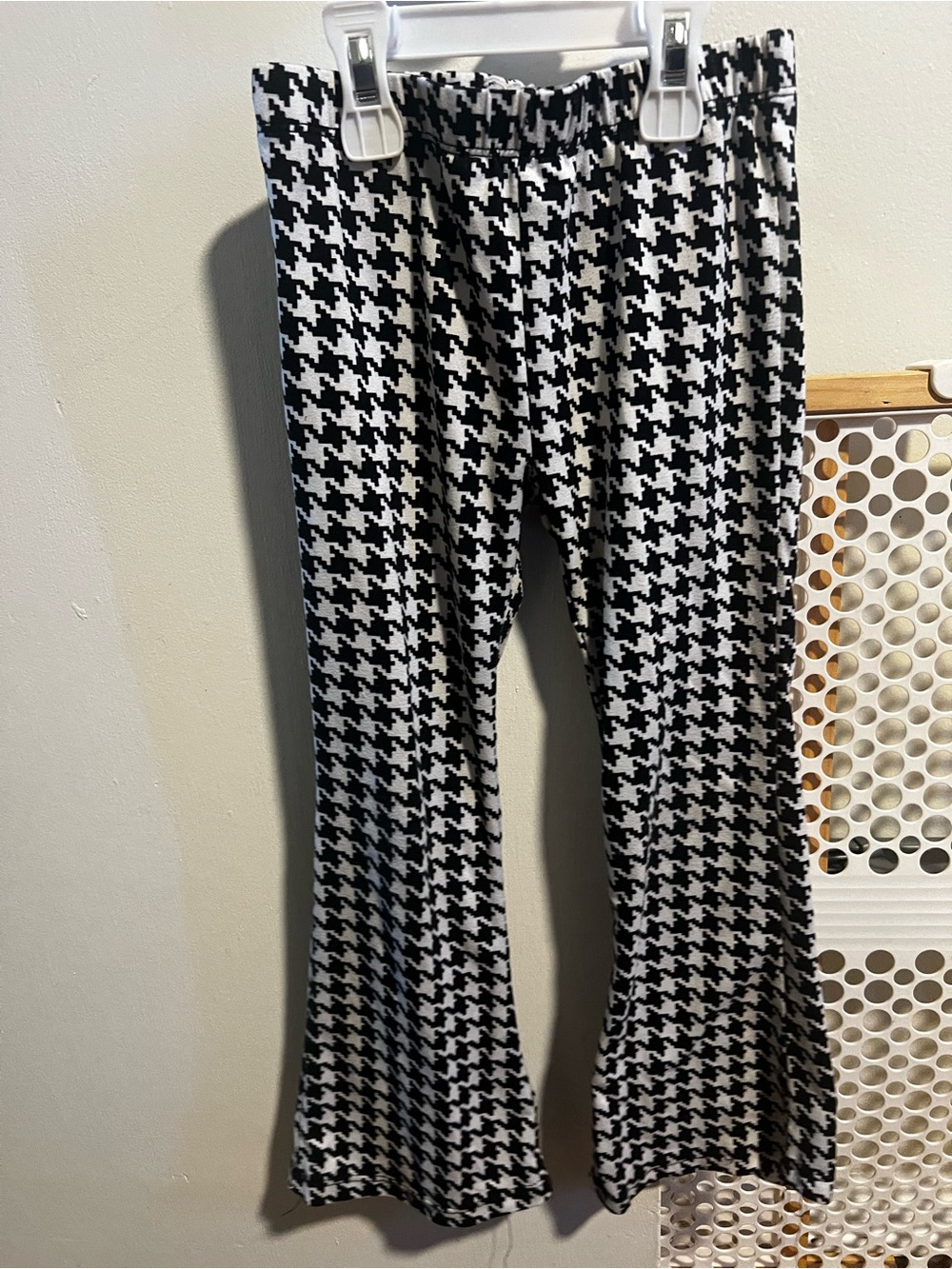 btween Black & White Houndstooth Wide-Leg Knit Pants